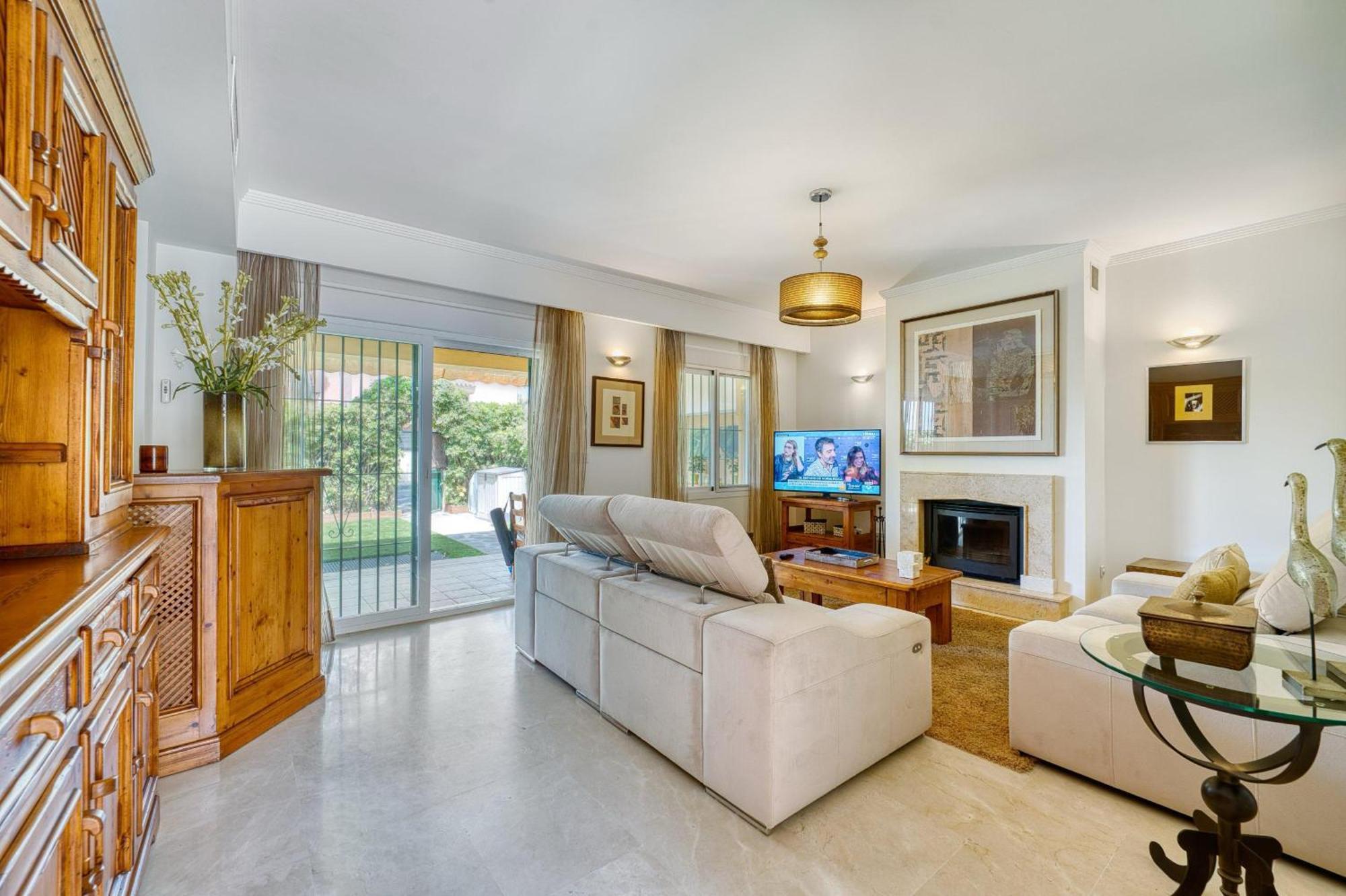 3068 Luxury Family Townhouse In Elviria, *